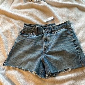 American Eagle 90s boyfriend highway rise short